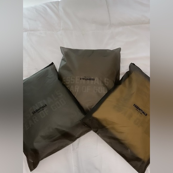 ❗️SOLD ❗️✨Brand New✨ FEAR OF GOD| ESSENTIALS Raglan Hoodie - Picture 4 of 4